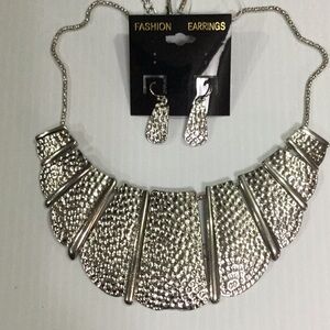 #34 Silver tone half shell statement elegant classic necklace set